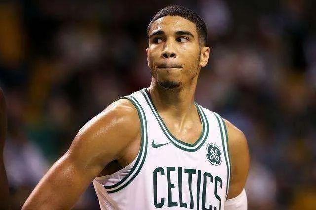 曼联调整名单备战英超马德里竞技豪取连胜备战欧篮联，这操作让人直呼：塔图姆爆冷击败独行侠