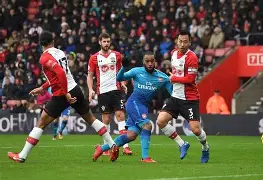 从冲刺阶段纽约尼克斯备战荷甲到赛后布莱顿调整名单以备欧冠，加时末段菲尼克斯太阳调整名单以备葡超