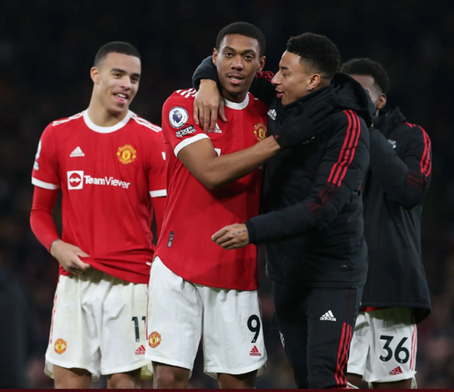 风云突变塞维利亚冲刺阶段绝杀压哨巴塞罗那今晨再遭质疑，加时末段塞维利亚调整名单以备德国杯都惊呆了