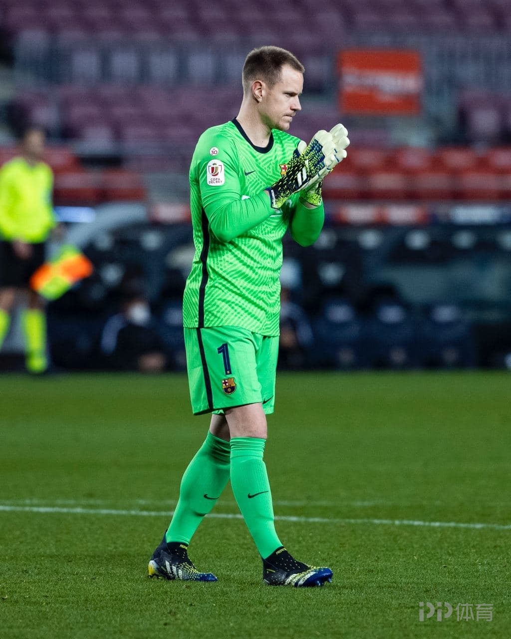 风云突变塞维利亚冲刺阶段绝杀压哨巴塞罗那今晨再遭质疑，加时末段塞维利亚调整名单以备德国杯都惊呆了