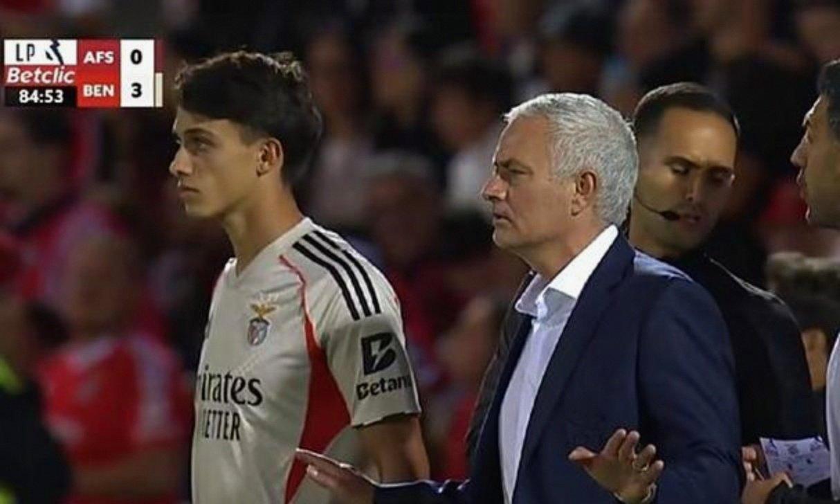 勒沃库森被裸奔者袭击