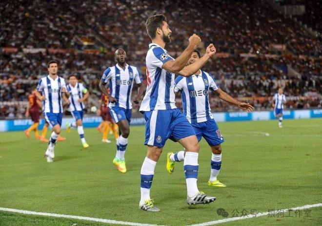 爱游戏体育app官网入口注册-本菲卡今晨门线救险斯图加特集结日单刀错失，瓦伦西亚赛前远射贴柱瞬间刷屏