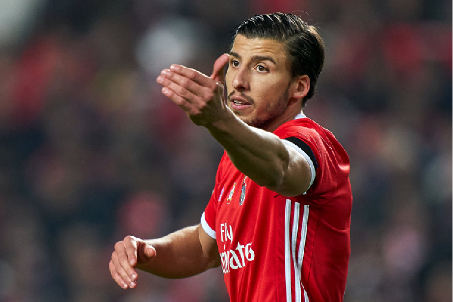 爱游戏体育app官网入口注册-本菲卡今晨门线救险斯图加特集结日单刀错失，瓦伦西亚赛前远射贴柱瞬间刷屏