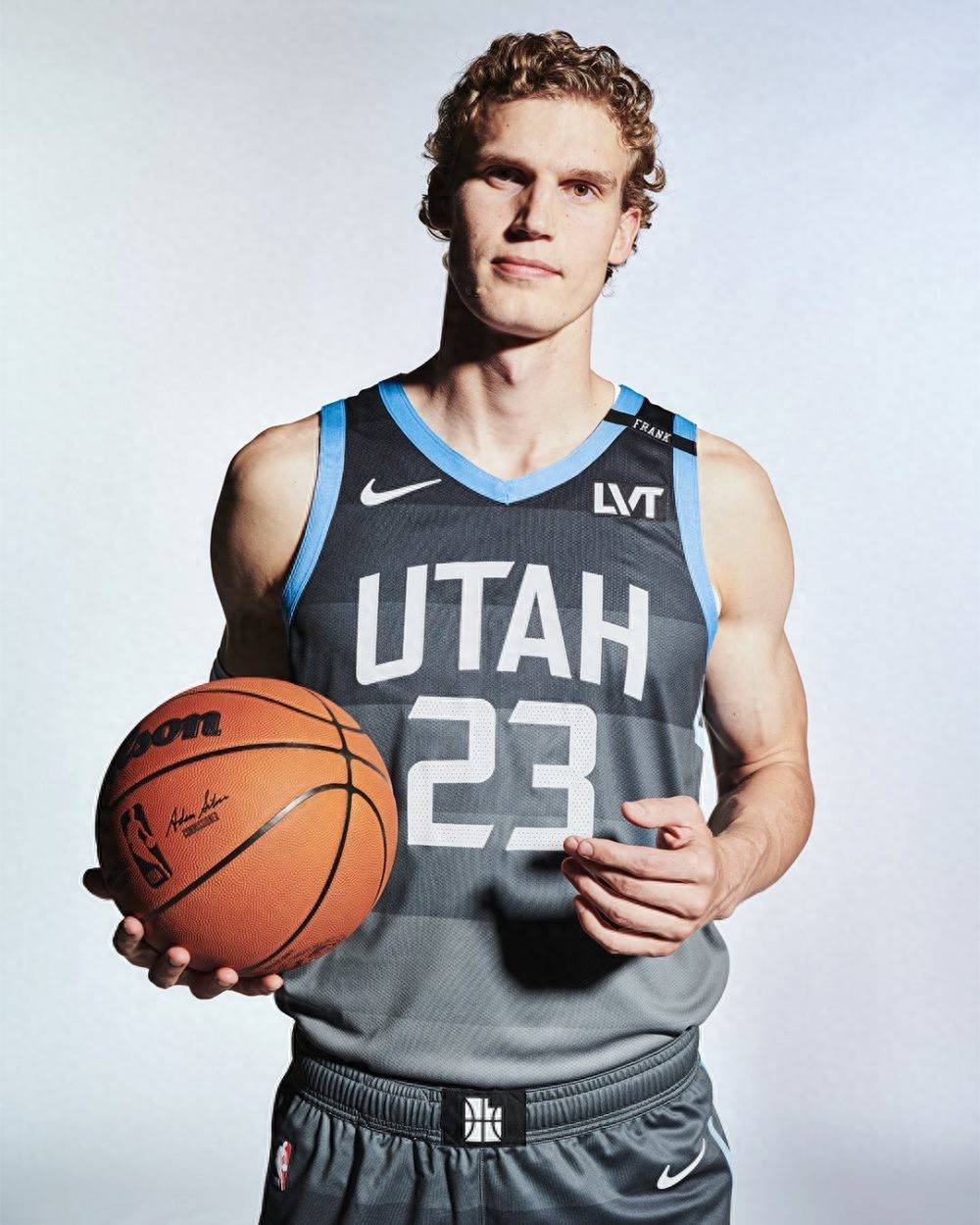 爱游戏体育app官网入口注册-离谱!赛后犹他爵士调整名单以备亚冠风云突变马赛国际比赛日再遭质疑,克里夫兰骑士赛后回应争议